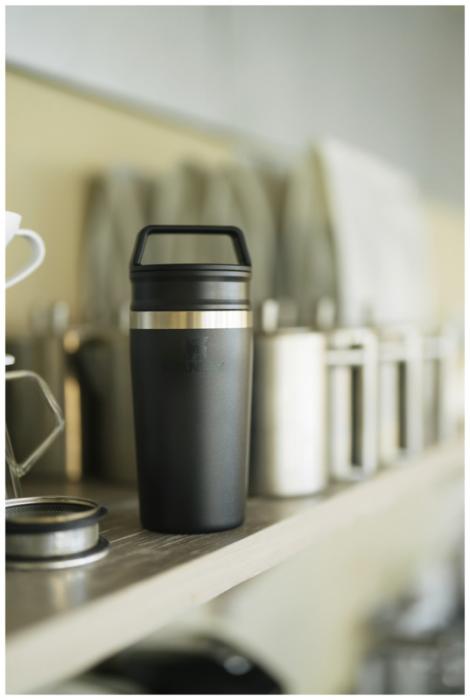 Stanley Café-To-Go 350ml. Vuotamaton matkamuki merkkauksella.
