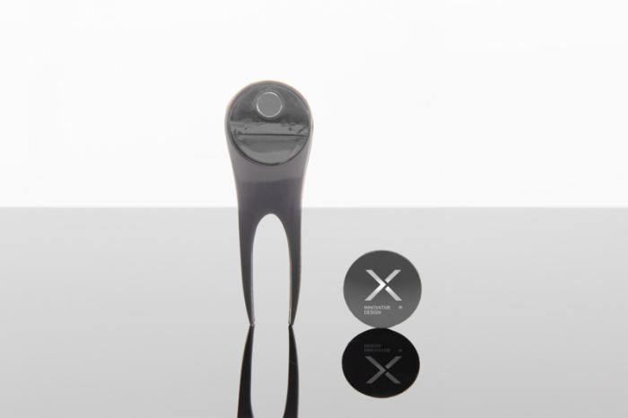 Tyylikäs SCX.design T01 griinihaarukka. Esim. 25kpl. laserkaiverruksella.