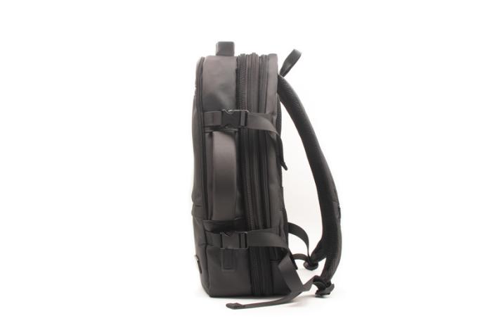 SCX.design L14 -reppu ilmanimujärjestelmällä 40 l. Esim. 25kpl. laserkaiverrus