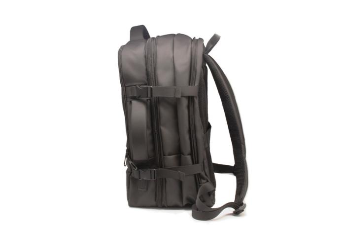 SCX.design L14 -reppu ilmanimujärjestelmällä 40 l. Esim. 25kpl. laserkaiverrus