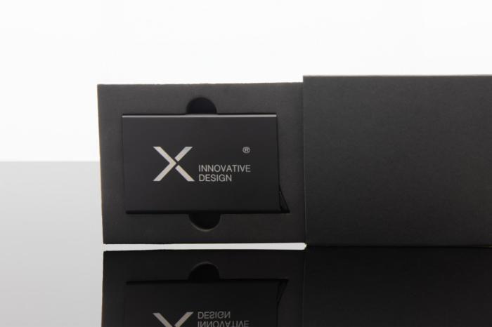 SCX.design O35 – magneettinen RFID-korttipidike. Esim. 25kpl. laserkaiverruksella.