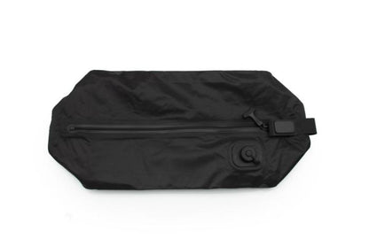 SCX.design L17 VacPouch matkatyhjiöpussi yrityksille laserkaiverruksella. 3v. takuu! Esim. 25kpl.