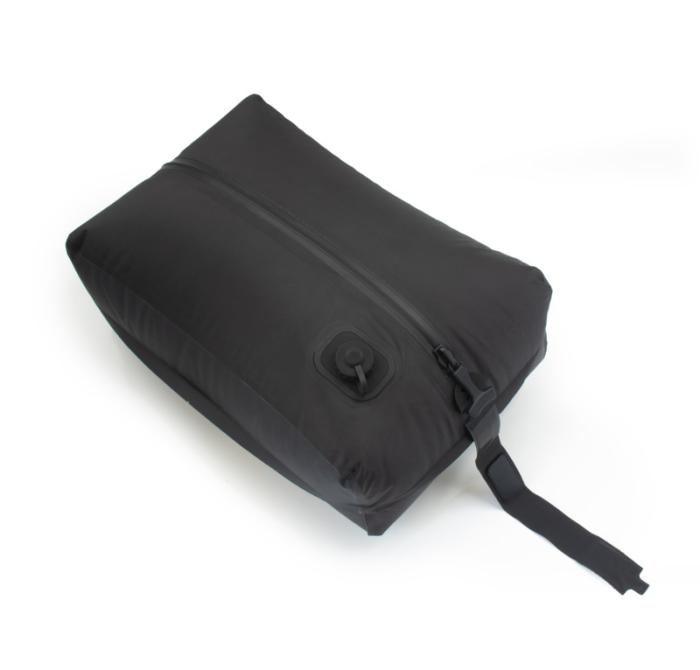 SCX.design L17 VacPouch matkatyhjiöpussi yrityksille laserkaiverruksella. 3v. takuu! Esim. 25kpl.