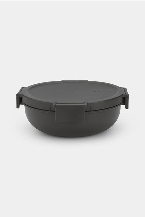 Brabantia Make & Take salaattikulho 1,3 L | Tiivis eväsrasia kastikeastialla