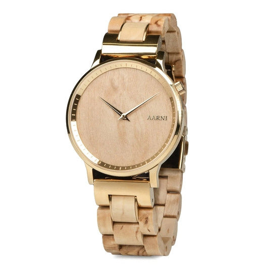 Aarni kello visakoivu, valkoisella taustalla.