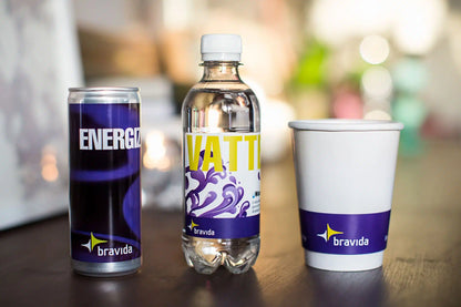 Brändätty Vesi 330 ml ja 500 ml – profiloitu, luonnollinen ja 100 % kierrätettävä.