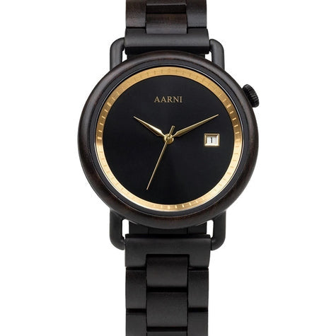 KELLO ATLAS EEBENpuuta valkoisella taustalla. musta kello.