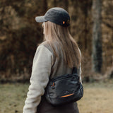 Kompakti 4L crossbody-laukku yrityksille. Kevyt, käytännöllinen ja helppo arkeen. RCS-kierrätysmateriaali. Minimi 5 kpl.
