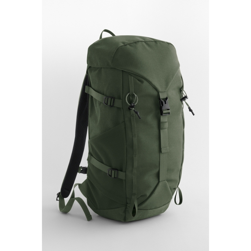 QUADRA ACTIVE OUTDOOR REPPU 30 L. Vihreä ja musta. Siisti ja trendikäs.