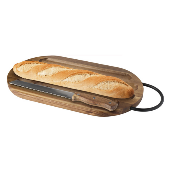 Leikkuulauta, jonka päällä on patonki ja leipäveitsi.