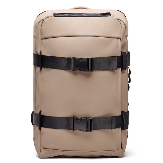 Beige Vinga Baltimore-laukku valkoisella taustalla.