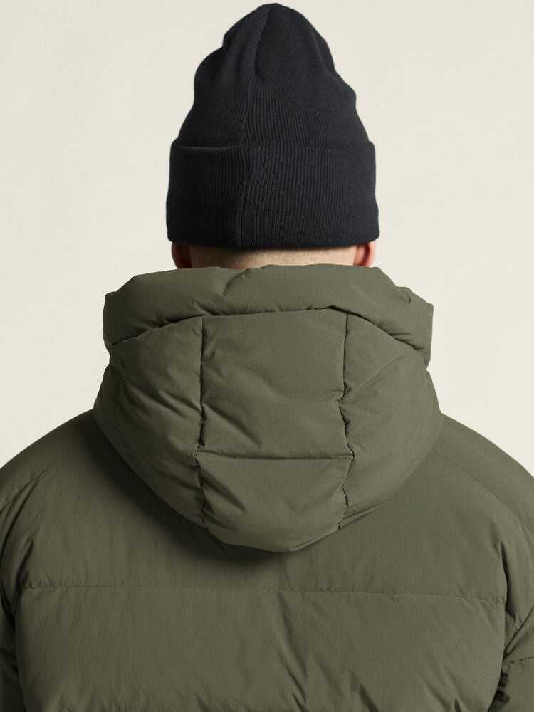 Craft Urban Down Puffer Jacket M irrotettava huppu ja YKK-vetoketju – yksityiskohdat ja viimeistely