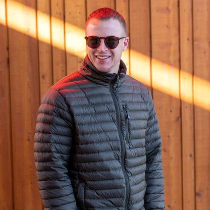 Bright Equipment Ultralight Down Jacket, kevyt untuvatakki miehille ja naisille. Ruotsalaista laatua.