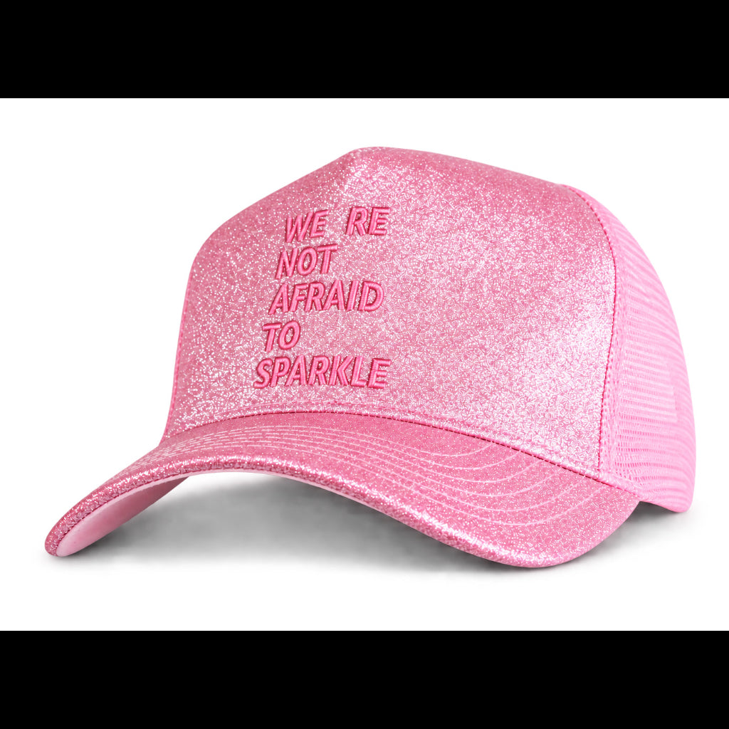 Näyttävä glitterlippis omalla logolla tai designilla. Glitteretuosa, verkkoperä ja säädettävä snapback. Minimitilaus 144 kpl. Pyydä tarjous.