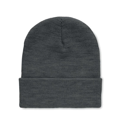 Neulottu Polo-pipo RPET-polyesterista – ympäristöystävällinen ja tyylikäs, brodeerauksella. Esim. 20 kpl. 1 värillä.