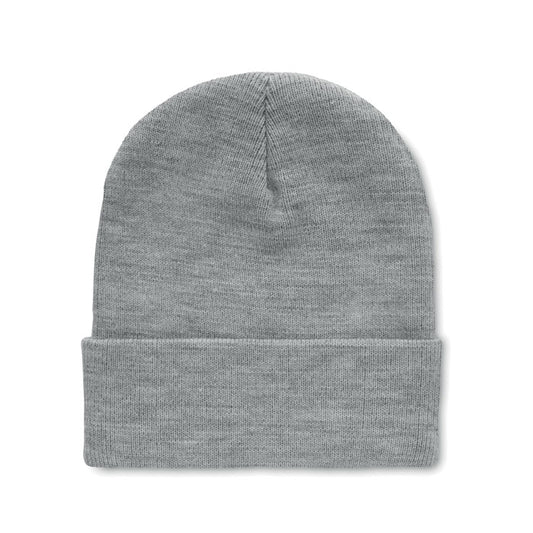 Neulottu Polo-pipo RPET-polyesterista – ympäristöystävällinen ja tyylikäs, brodeerauksella. Esim. 20 kpl. 1 värillä.