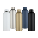 Spring 750 ml RCS-kierrätetty ruostumattomasta teräksestä valmistettu vesipullo mattapinnalla.